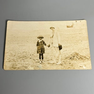 Souvenir de plage de carte postale ancienne française noir et blanc de Berk plage, station balnéaire