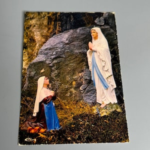 Postales religiosas antiguas francesas usadas, recuerdo de Lourdes, la cueva de Santa Bernadette, Virgen María