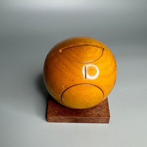 Vintage Sparschwein aus Holz in Erdkugel Schreibtisch Deko ohne Schlüssel