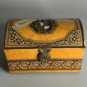German vintage tin can knick knack box Beukelaer trunk design