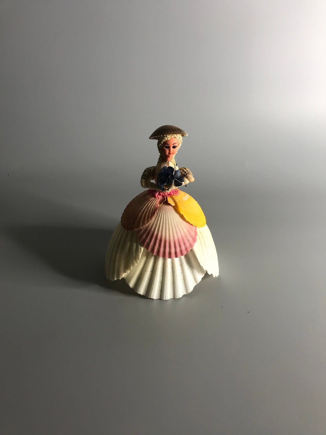 French Vintage Seashell Decoration Lady Dressed for Wedding Design ...