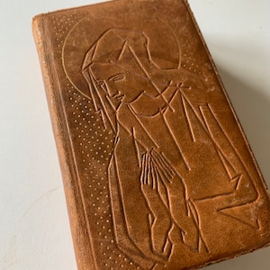 French missel Vesperal missal book leather like hard cover french/latin language gold faded border pages