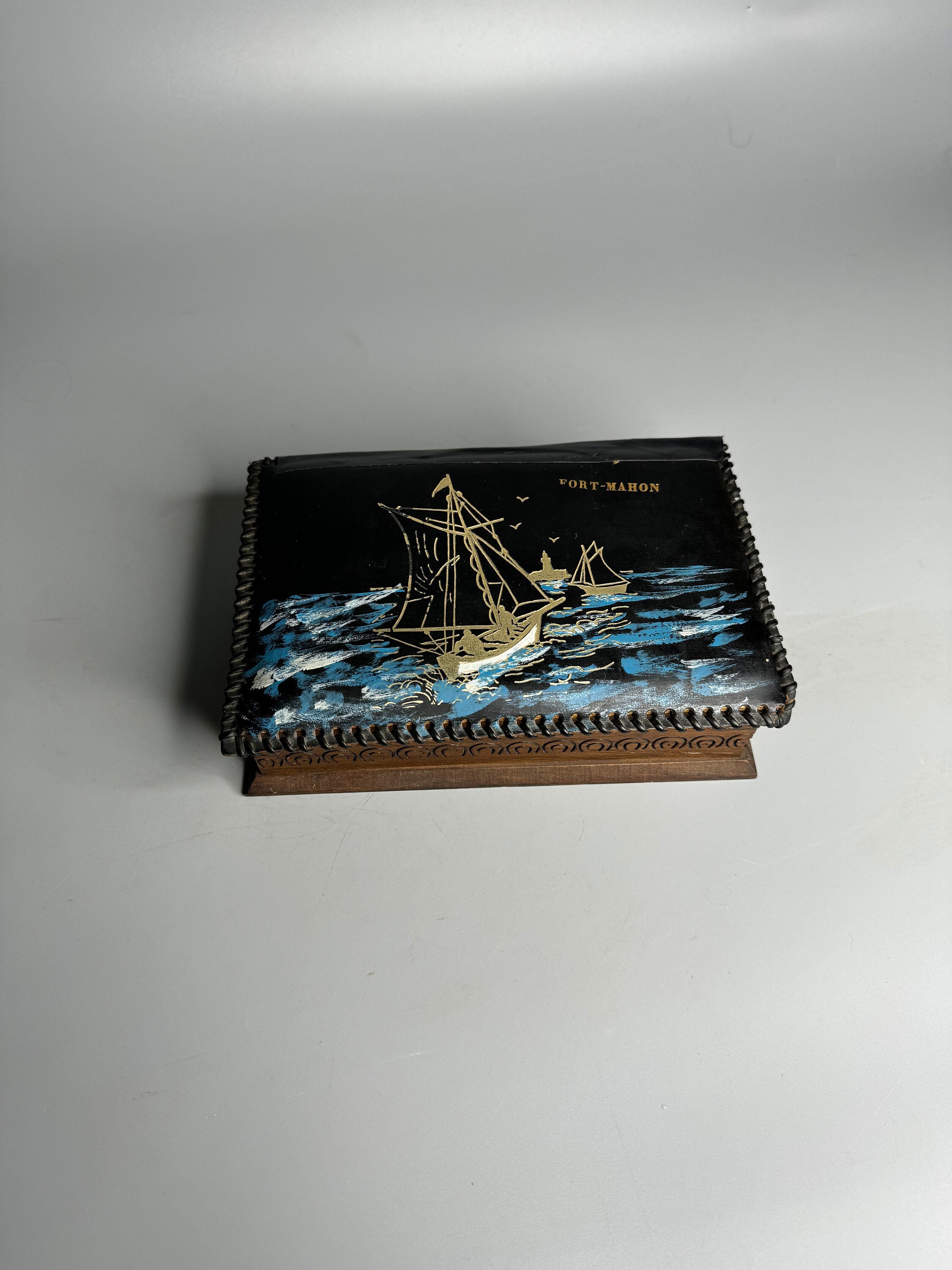 ビンテージ　ブゥードゥー　魔女　魔術　占い　キリスト　木箱 ビンテージ ブゥードゥー 魔女 魔術 占い キリスト 木箱 フランスの