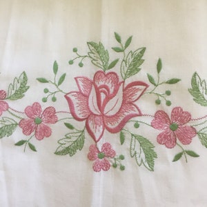 french vintage fabric flower design embroidery sewing needlepoint great pattern mi-century sheet decor project runner table