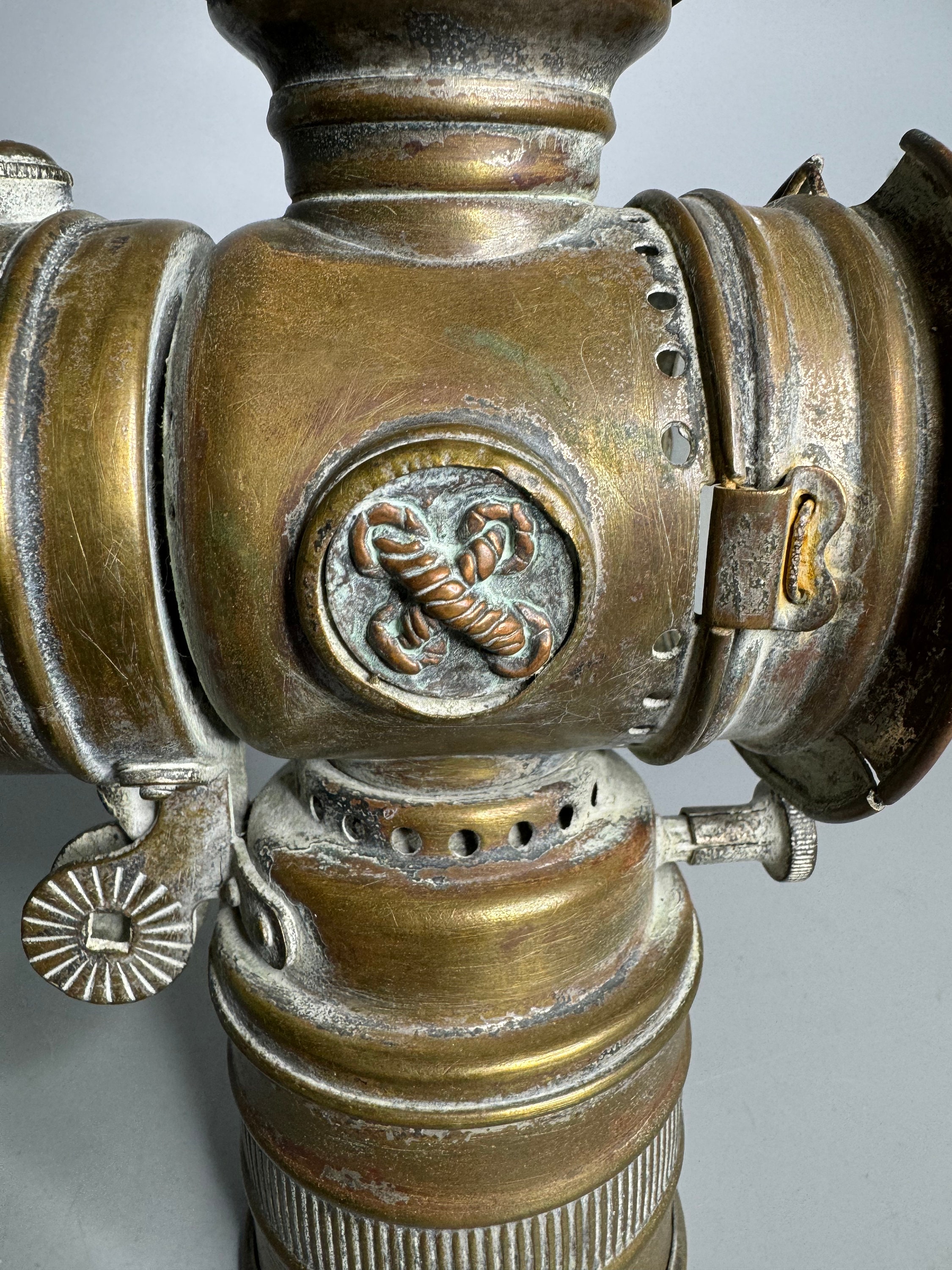 Lampe de vélo ancienne en carbure de tungstène Radsonne : décor de cyclisme du début du XXe siècle - France