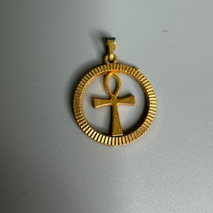 Französisch Vintage vergoldet Anhänger Halskette Schmuck Kreuz Design religiöse Medaille