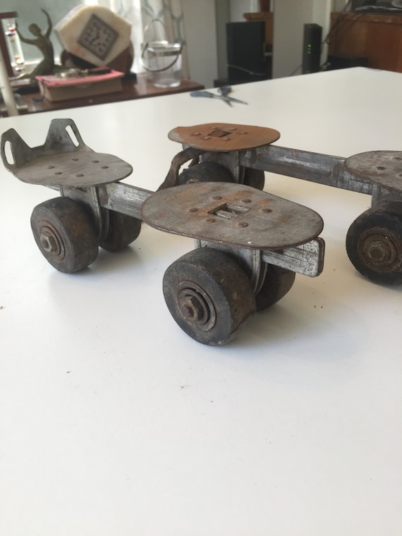 vintage roller skates french Gem