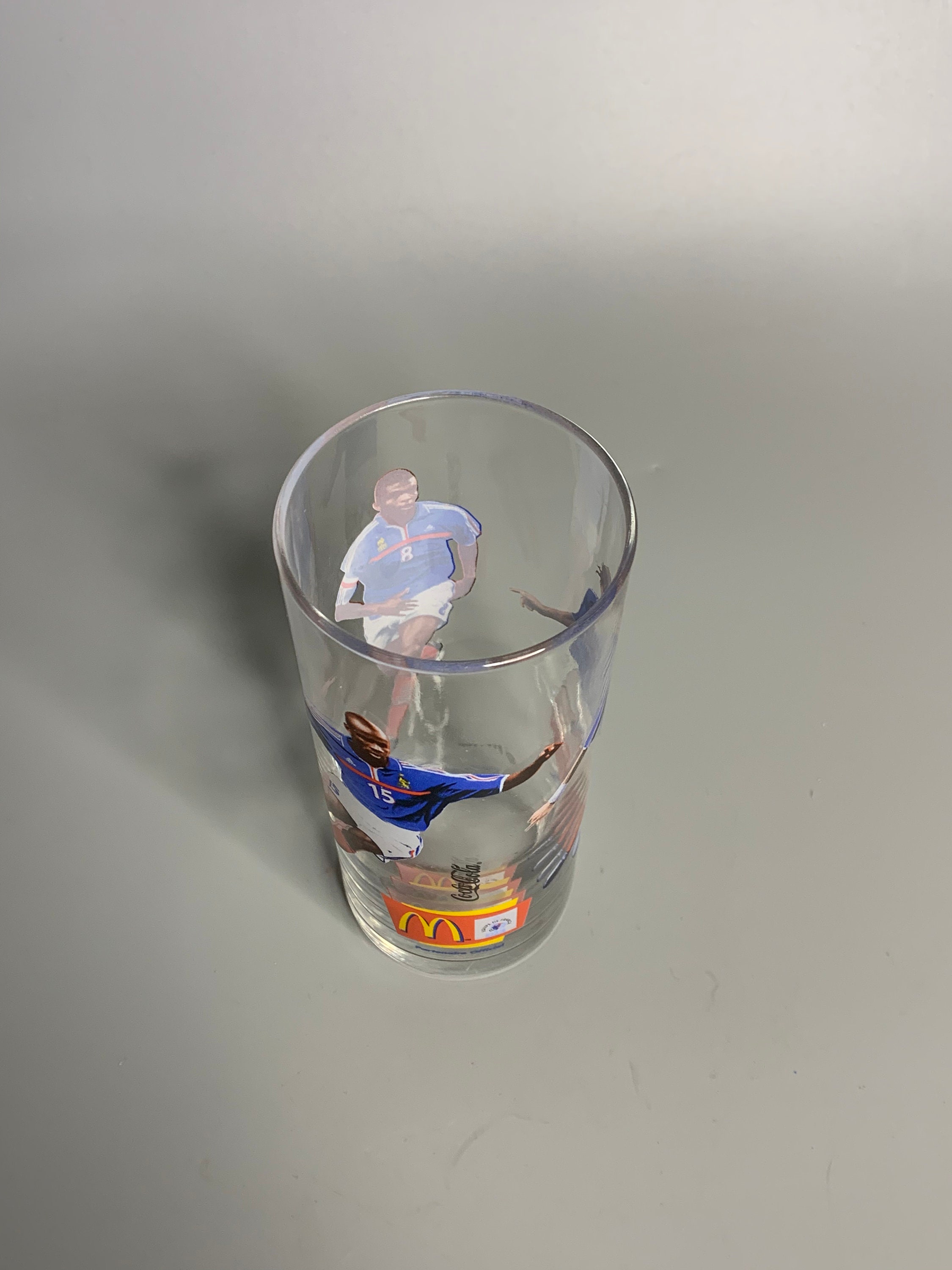 VERRE COCA COLA MCDO MCDONALD'S motif rond en relief / TBE EUR 8,00