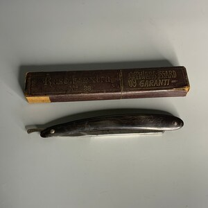 French vintage straight razor blade barbershop accessory shaving accessory in case  Thiers-Issard garanti rasoir extra