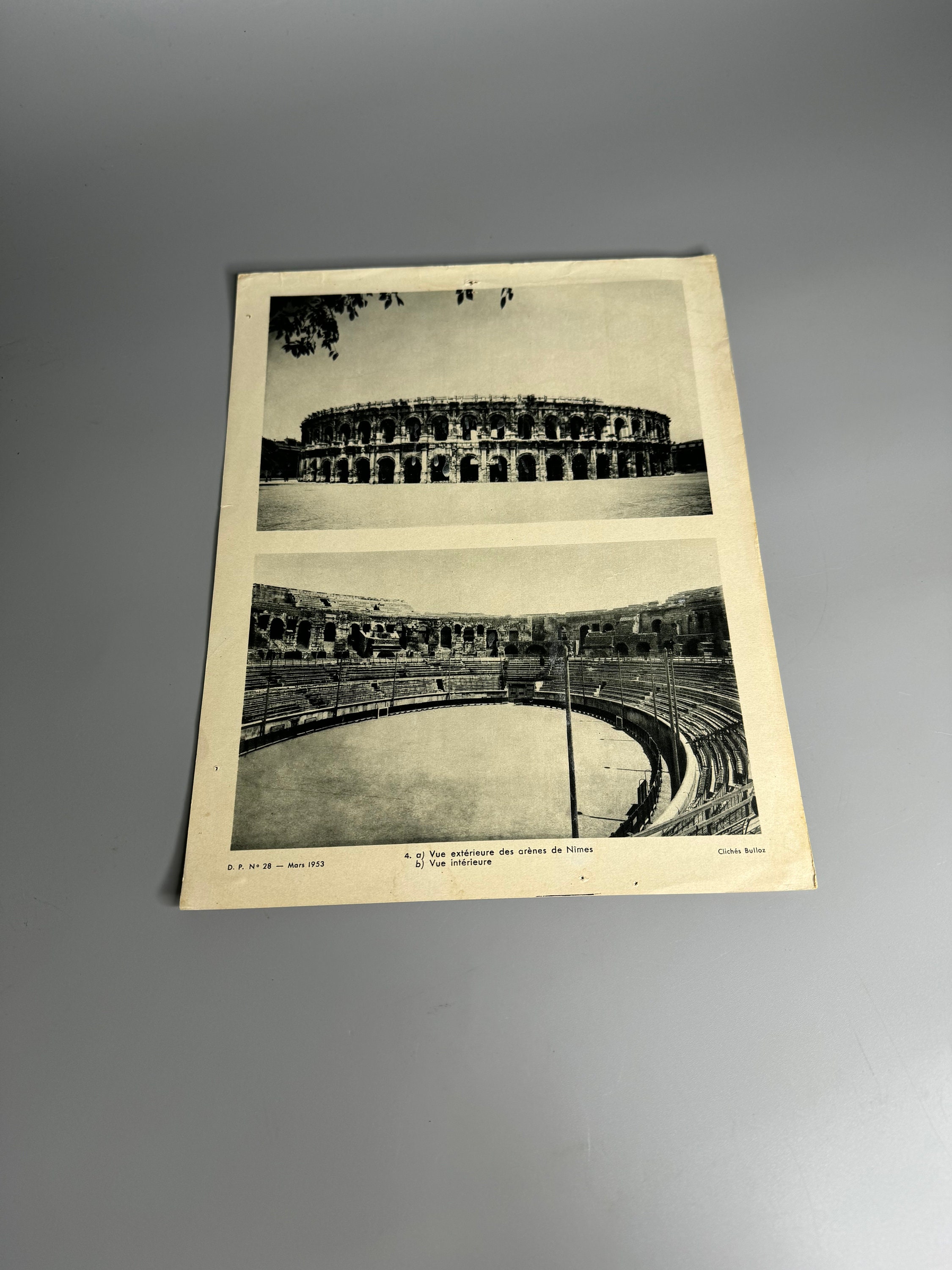 Affiche vintage française en noir et blanc Vue des arenes de Nîmes - Mars 1953 - Arena