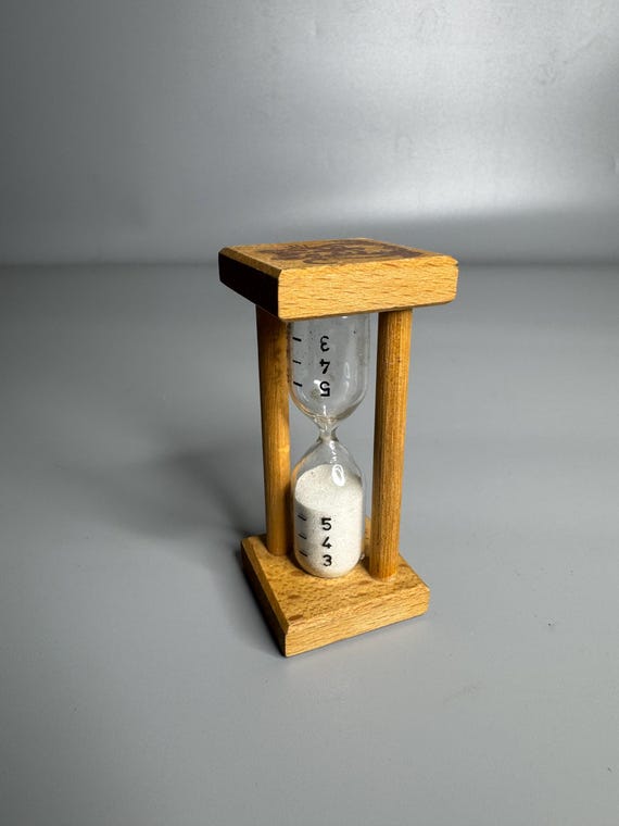 Pequeño reloj de arena francés vintage de madera con diseño de