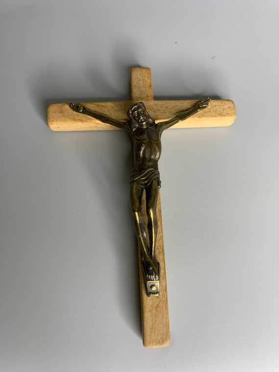 Crucifix Ancien En Bois Et Métal Doré Avec Jésus En Résine - Vintage Français