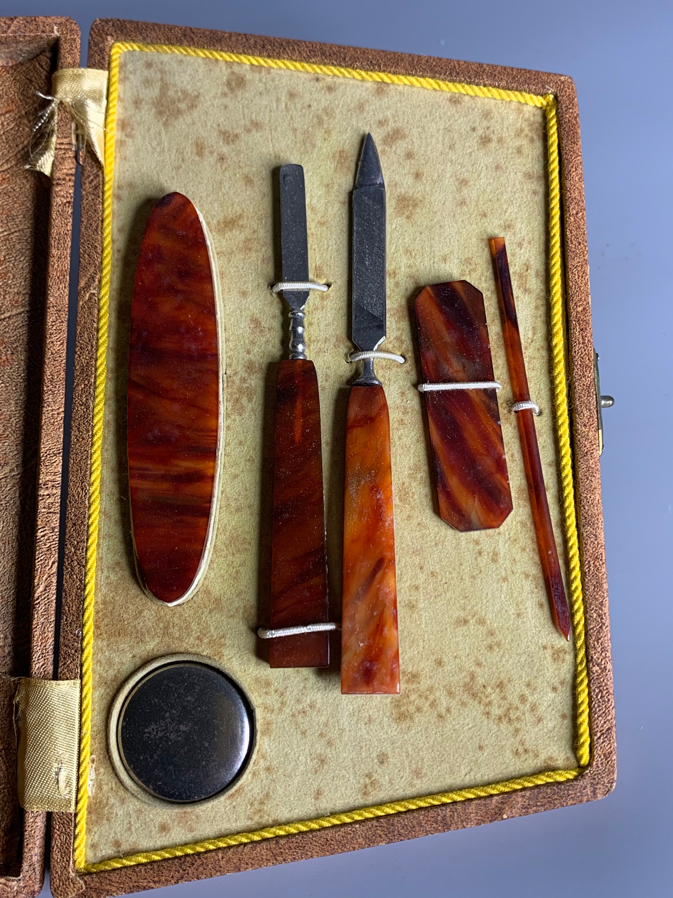 Étui Manucure Vintage En Bakélite - Set De Lime à Ongles Double Face - Rétro Années 50
