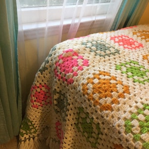 Vintage quilt great bright colors mi-century bedroom decor blanket and throw wool polyester