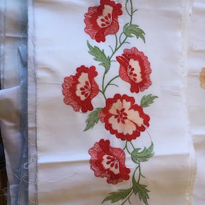 French vintage fabric for sheet project or run table cloth mi-century pattern sewing Needlecraft