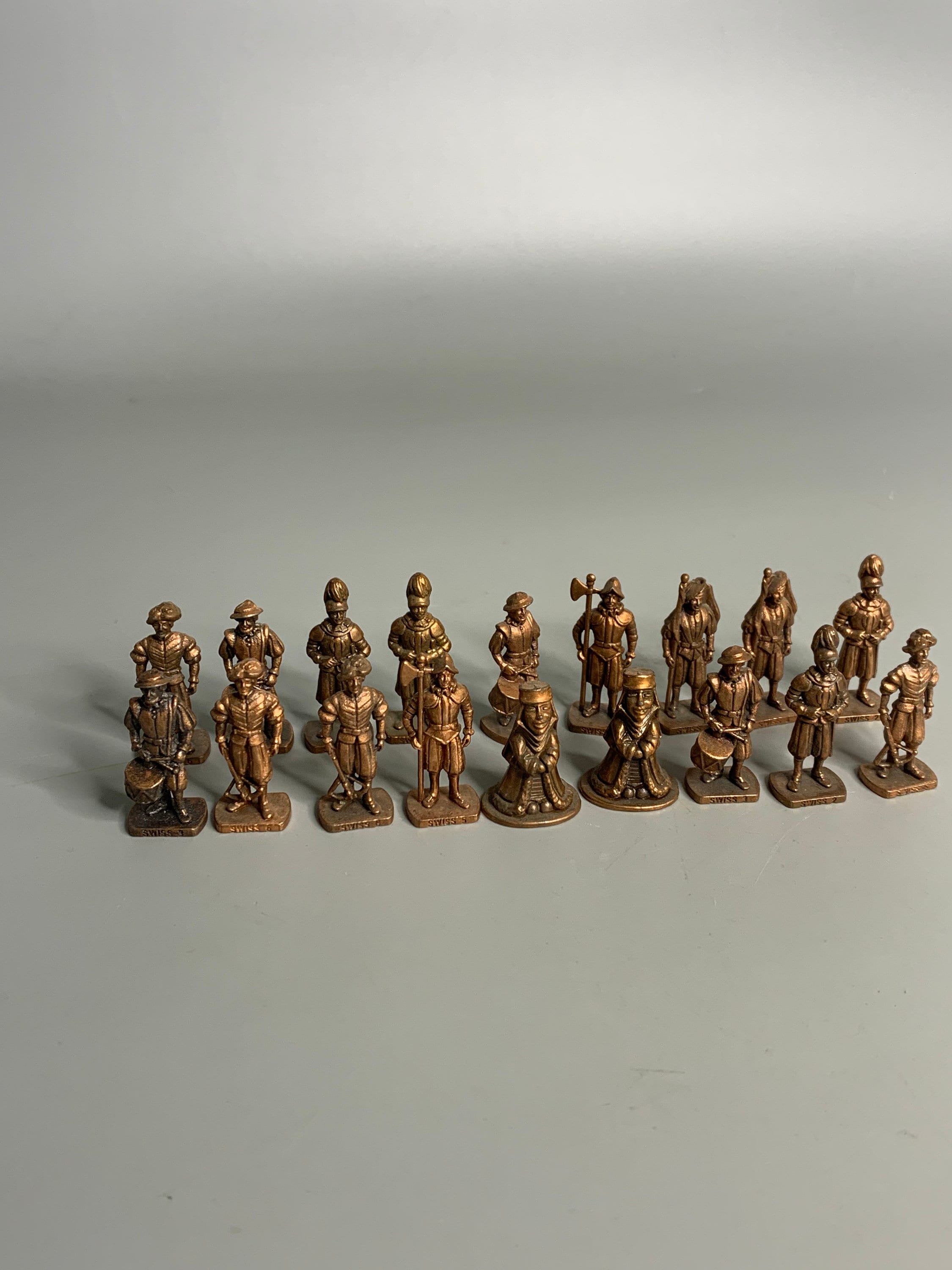 Lot De 10 Figurines Soldats De Plomb Anciens – Collection Militaire Rare – Vintage