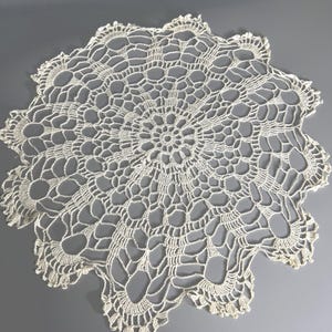 French vintage white doily round lace