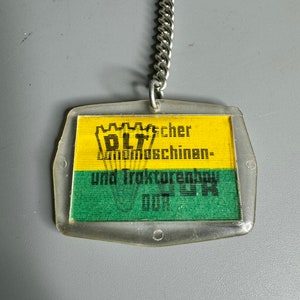 Portachiavi vintage francese in lucite pubblicitario Deutscher Landmoschinen