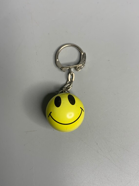 French vintage keychain holder smiley face design Gem