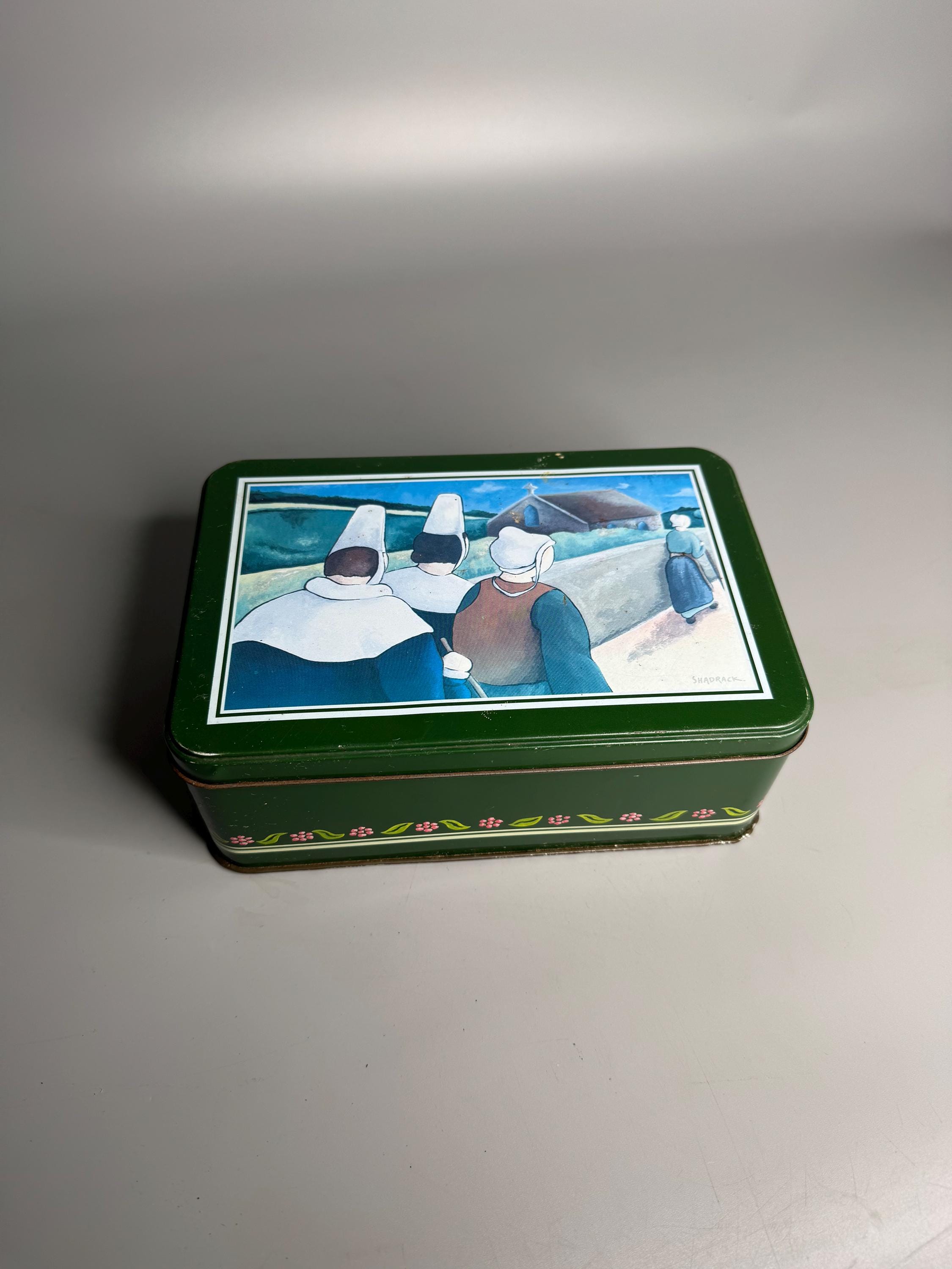 French vintage tin can box Shadrack floral