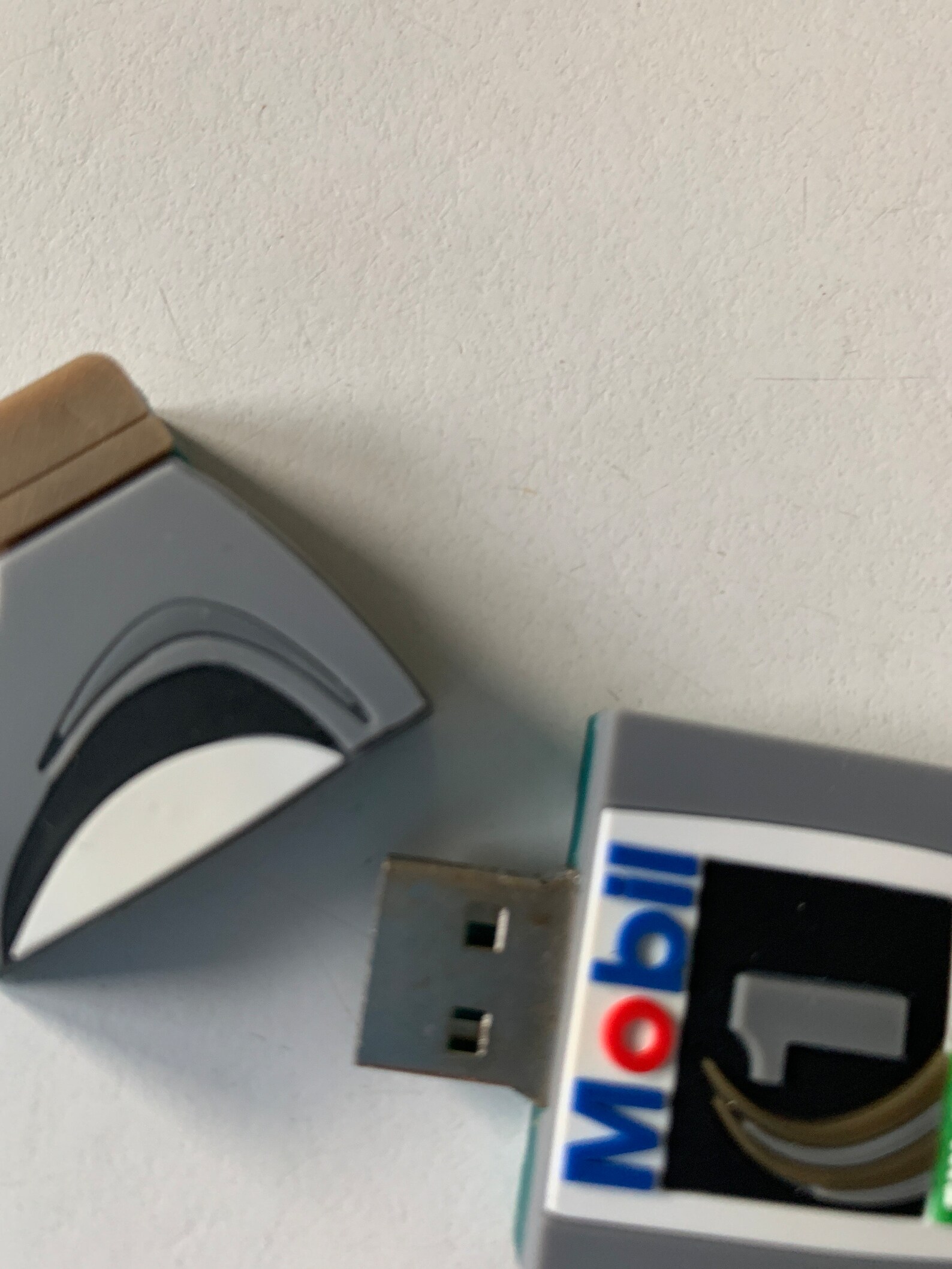 Vintage Mobil 1 - Esso Uitron USB Key Advertising From France ...