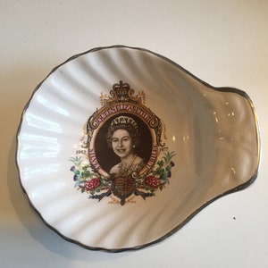 English Souvenir Events Pottery - porcelain Queen Elizabeth III -1952-1977  dish  royal family silver jubilee dish Price Kensington
