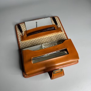 Franse vintage toilettas, tandenborstel, kam, borstel, nagels en meer uit de jaren 1940-1950