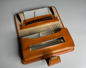 French vintage toiletry travel bag , toothbrush - comb - brush - nails  and more from 1940&#39;s-1950&#39;s case