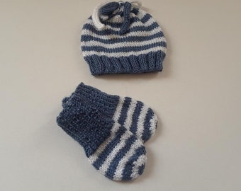 Babys' Hat With Matching Mittens