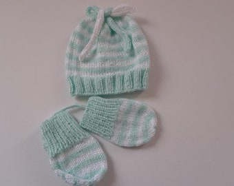 Babys' Hat With Matching Mittens