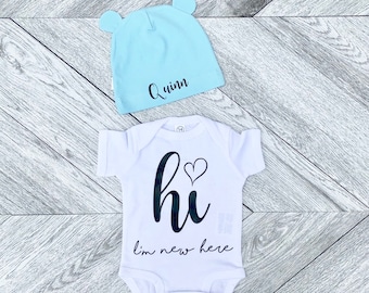 Hi I'm New Here - Newborn Baby Gift Set - Personalized Hat and Cute Newborn Body suit - Newborn Gifts