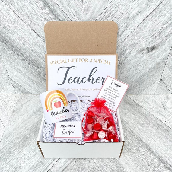 Teacher gift Box - Personalized Teacher Gift - Teacher Gift Set with Teacher Mug, Candy, and Cards