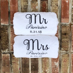Mr and Mrs Towels - Embroidered Bath Towels with Name and Wedding Date - 2 Piece Set - Bridal Shower Gift - Honeymoon Towels