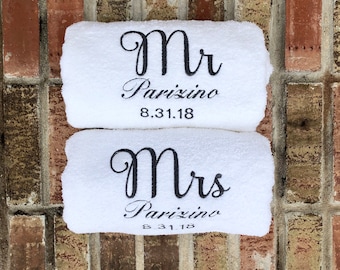 Mr and Mrs Towels - Embroidered Bath Towels with Name and Wedding Date - 2 Piece Set - Bridal Shower Gift - Honeymoon Towels