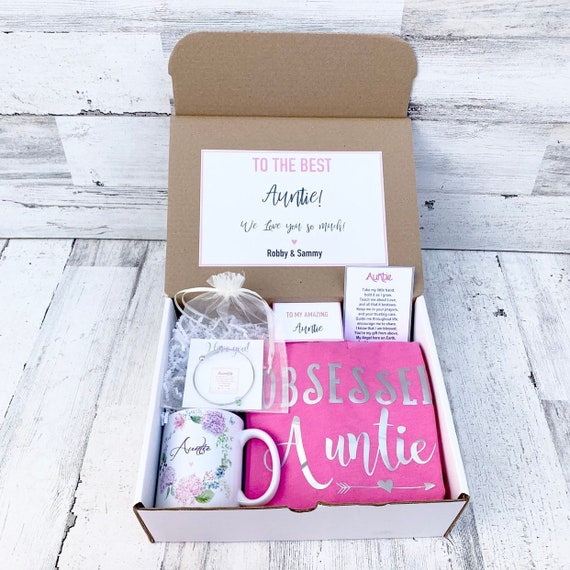 Personalized Auntie Gift Box: Shirt, Mug & Bracelet Set