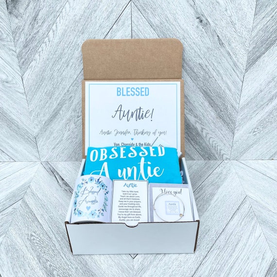 Personalized Auntie Gift Box: Shirt, Mug & Bracelet Set