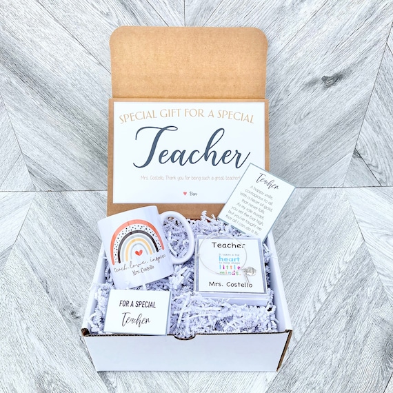Teacher gift Box - Personalized Teacher Gift - Teacher Gift Set with Teacher Mug, Bracelet, and Cards