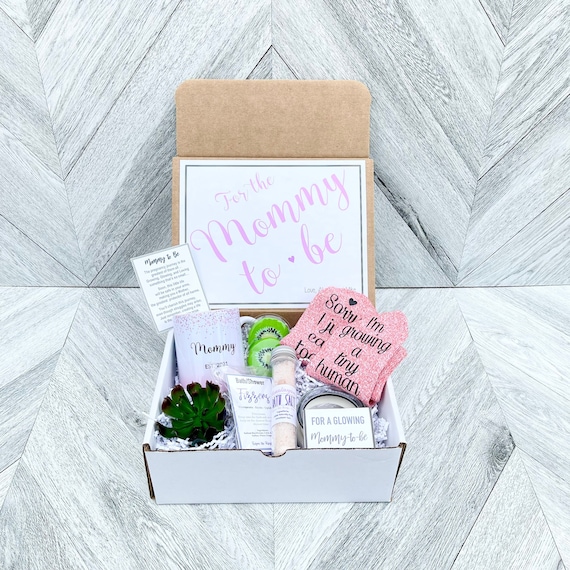 Mommy To Be Gift Set: Spa Box with Mug & Cozy Socks