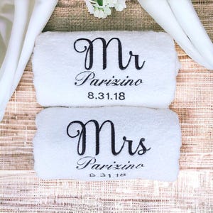 Mr and Mrs Towels - Embroidered Bath Towels with Name and Wedding Date - 2 Piece Set - Bridal Shower Gift - Honeymoon Towels
