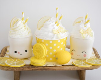 Adorno para taza de limón, postre falso de limón, adorno para taza de malvavisco, crema batida falsa de limón, helado falso de limón, bandeja de limón escalonada, decoración de verano con limón