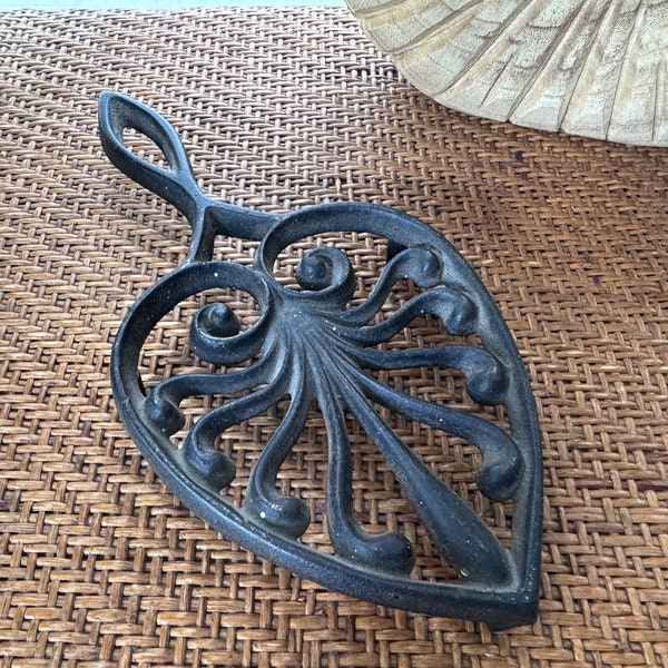 black cast iron heart spade scroll design shaped trivet | farmhouse decor kitchen