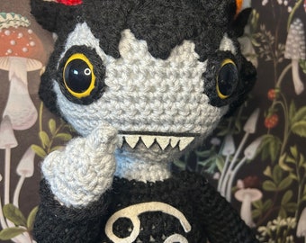 Lalka Homestuck Karkat Vantas wykonana na szydełku