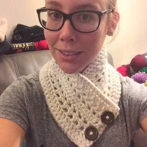 Button scarf