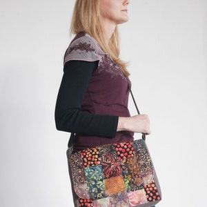 Patchwork crossbody messenger bag made to order from cotton batik fabrics in your choice of colour combination image 5