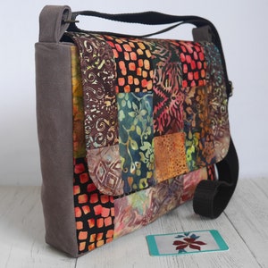 Patchwork crossbody messenger bag made to order from cotton batik fabrics in your choice of colour combination image 3