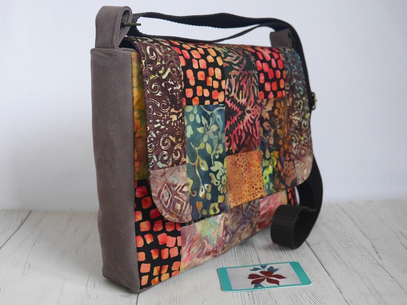 Patchwork crossbody messenger bag made to order from cotton batik fabrics in your choice of colour combination image 3