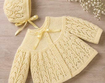 Patrón de punto para cárdigan y gorro de bebé, descarga en PDF, 4 cabos o doble punto, términos británicos.