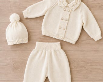 Patrón de punto doble para chaqueta, leggings y gorro de bebé, descarga en PDF, términos británicos, tablas de conversión.