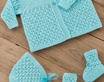 Patrón de punto para gorro, abrigo y patucos de bebé, hilo de 4 cabos, descarga en PDF, términos británicos.