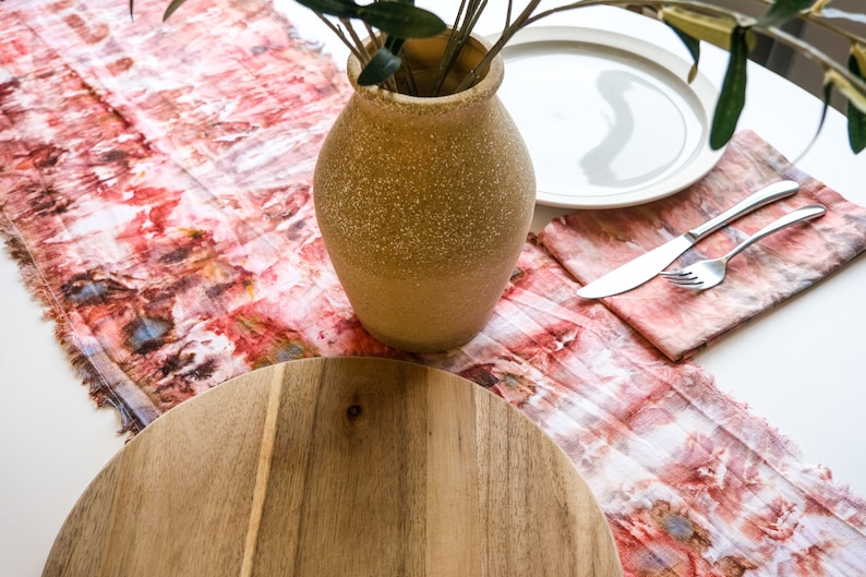 Set: Hand Dyed Linen Table Runner set of 6 Napkins / 100% Cotton image 1